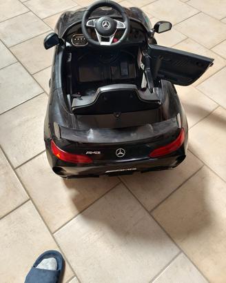 auto Mercedes elettrica per bambini 