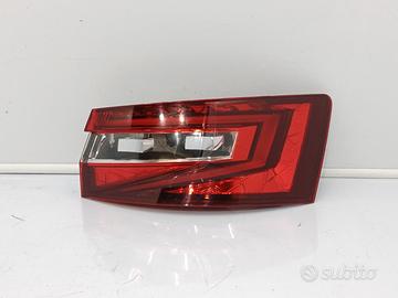 Faro fanale stop posteriore dx skoda superb iii 20