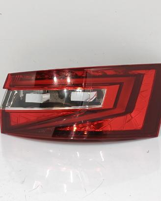 Faro fanale stop posteriore dx skoda superb iii 20