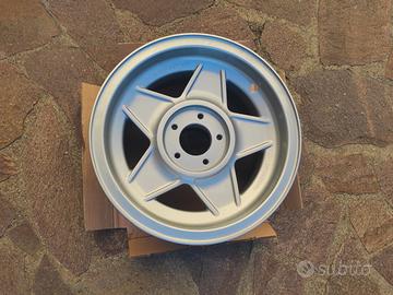 Ferrari 365 Cromodora 7 1/2 x 15" Originale Nuovo