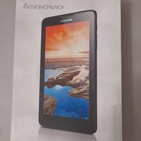 Tablet Lenovo A8-50 con cavo USB e auricolari