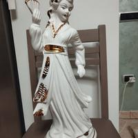 statua GEISHA in porcellana finiture in oro