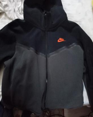 Nike Tech