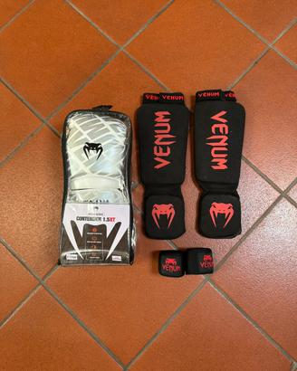 Set completo Venum – Guantoni, fasce e parastinchi