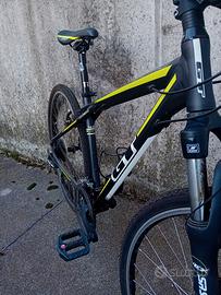 montain bike/trekking  GT praticamente nuova!!