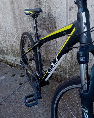 montain bike/trekking  GT praticamente nuova!!