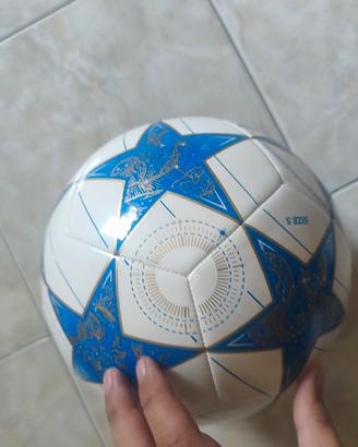 Pallone Adidas finale UEFA Champions League 