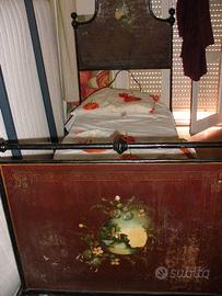 2 lettini in ferro con intarsi di madreperla