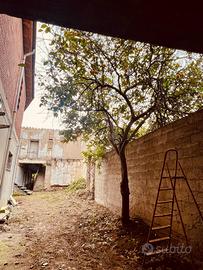 Casa in costruzione al primo piano su ampio lotto