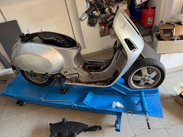 Vespa Gts 200 per ricambi
