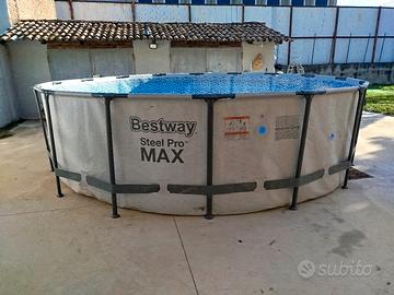 piscina Bestway rotonda 4 metri e 88 centimetri.