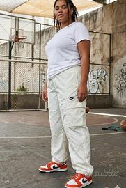 Pantaloni donna Nike FN7696-020 Cargo - taglia L