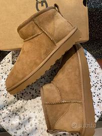 Stivali UGG Mini da donna Castagno EU 37