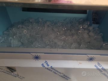 Produttore di ghiaccio a cubetti cavi