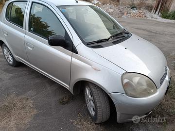 TOYOTA Yaris - 2001