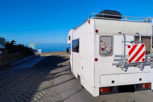 CAMPER CON MOTORE NON FUNZIONANTE ottimi ricambi