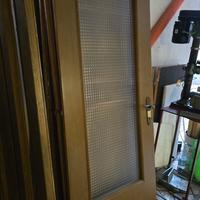 N. 6 porte in legno.  3 con il vetro e 3 tutte in