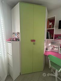 Cameretta con letto sospeso