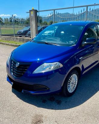 Lancia Ypsilon 1.2 69 CV 5 porte S&S Silver NEOPAT