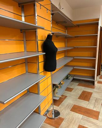 arredamento per negozio 