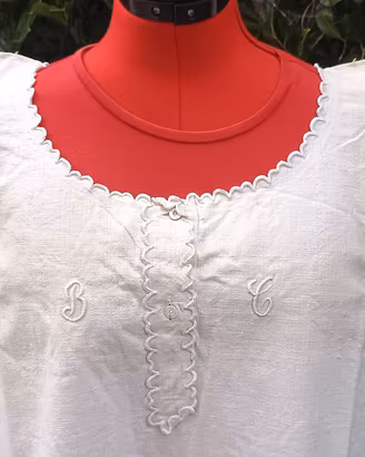 Camicie da notte “della Nonna” ricamate, taglia u.