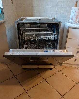 Lavastoviglie Indesit DIF 14 60 cm funzionante