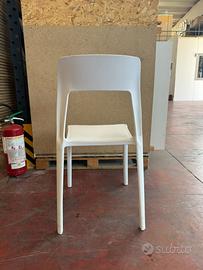 Sedia bianca plastica