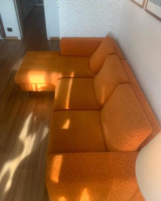 Divano angolare arancione 