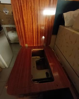 Macchina da cucire vintage anni 50 con mobile 