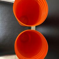 Contenitore cilindrico in materiale plastico