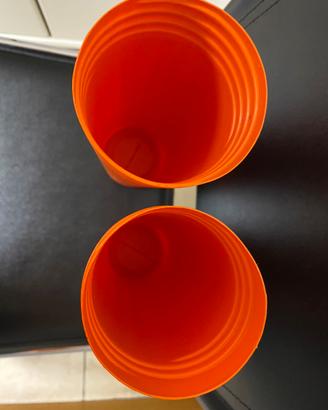 Contenitore cilindrico in materiale plastico