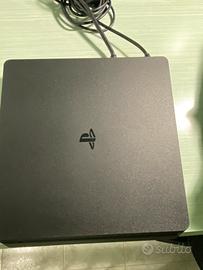 Playstation 4 nera slim