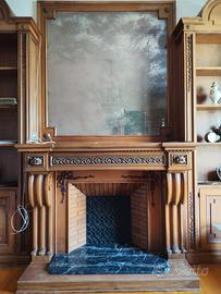 Camino Decorativo d'Epoca in Legno Intagliato