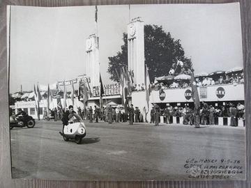 Foto b/n G. Duke Il campione motociclista Gilera