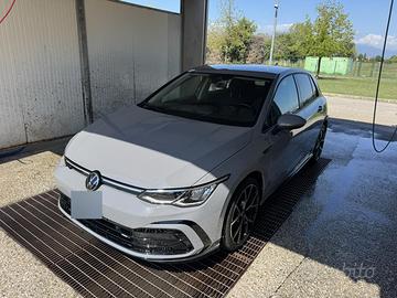 Golf 8 R LINE 1.5 tsi 131cv