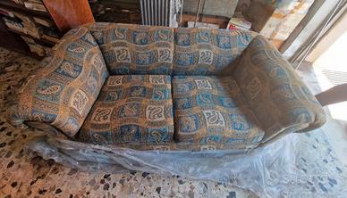 divano classico 2 posti in pregiato tessuto Etro