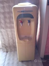 Dispenser acqua fredda-ambiente per boccione