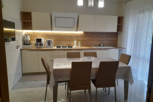 Acireale S. M. Ammalati ampio appartamento/garage