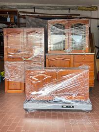 Cucina in pino tinto noce