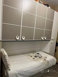 letto singolo,cucina+ tavolo