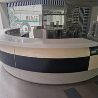 Banco bar semicircolare completo di retrobanco