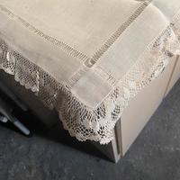 centrotavola in lino con pizzo artigianale anni 30