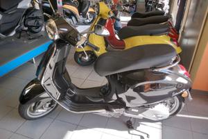 Vespa Primavera 125 nero convinto, km0