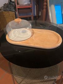 Tagliere in legno con campana in vetro