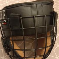 casco da box o kickboxing con griglia