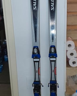Sci Salomon con attacchi Rossignol