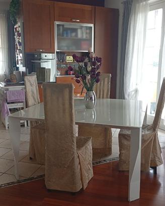 Tavolo moderno elegante bianco