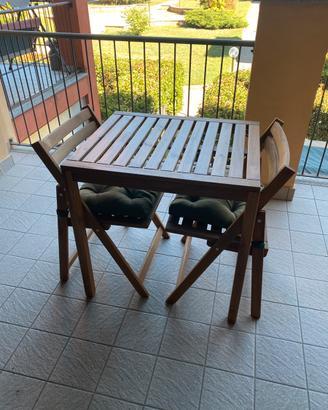 Tavolo da esterno IKEA con sedie