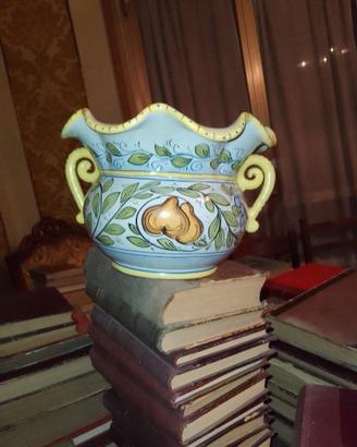 Vaso decorato a mano della Deruta