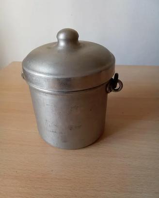 Barattolo per il latte in alluminio anni '60